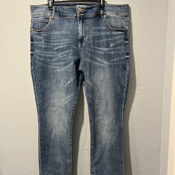 Cabi Cinch Straight Style 4521 Jeans Size 20 Lightly Distressed - Picture 2 of 6